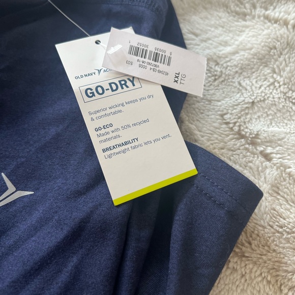 Old Navy Go-Dry Long Sleeve Shirt - Picture 2 of 4